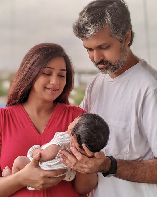 श्रेया घोषाल ने दिखाई अपने बेटे की पहली झलक, फैंस को बताया नाम