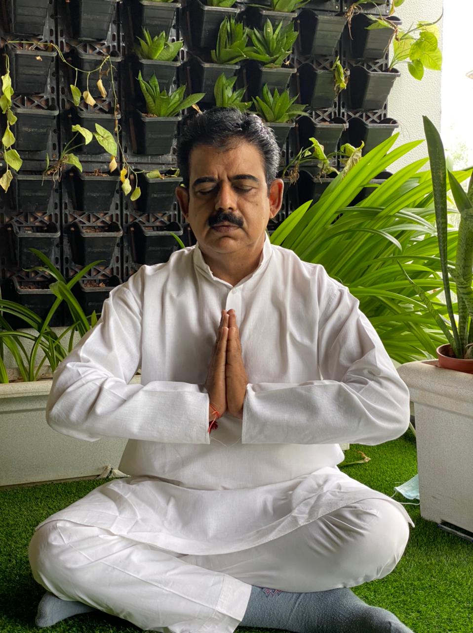 सांसद शंकर लालवानी के आग्रह पर गुरु श्री रविशंकर ने इंदौर से किया संवाद, हैप्पीनेस के मंत्र दिए और वैक्सीन लगवाने का आह्वान किया