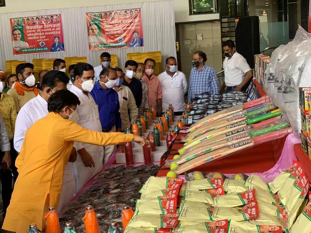 Indore News : आकाश विजयवर्गीय का अनूठा प्रयास, वैक्सीन लगवाओ, इनाम पाओ 
