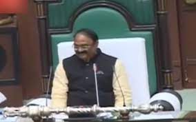 प्रजापति जी, क्यों करा रहे हैं अपनी फजीहत