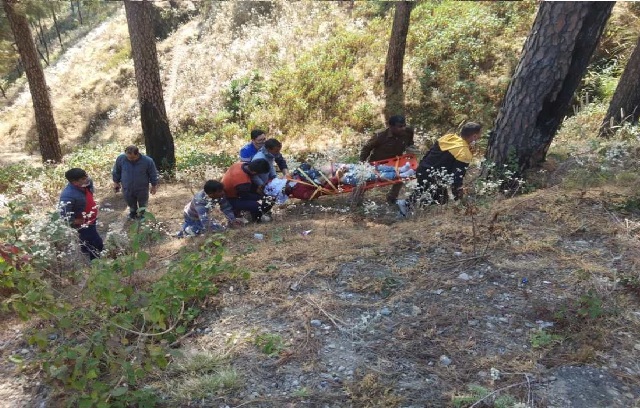 हिमाचल प्रदेश में दर्दनाक हादसा, बारातियों की कार खाई में गिरने से 9 की मौत