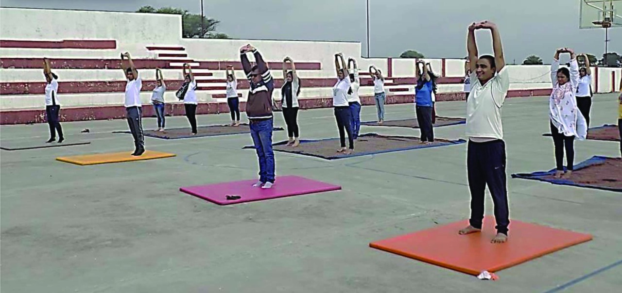 विश्व योग दिवस पर, इंदौर के छात्रों के लिए वर्चुअल प्लेटफॉर्म के माध्यम से एक कार्यशाला का आयोजन