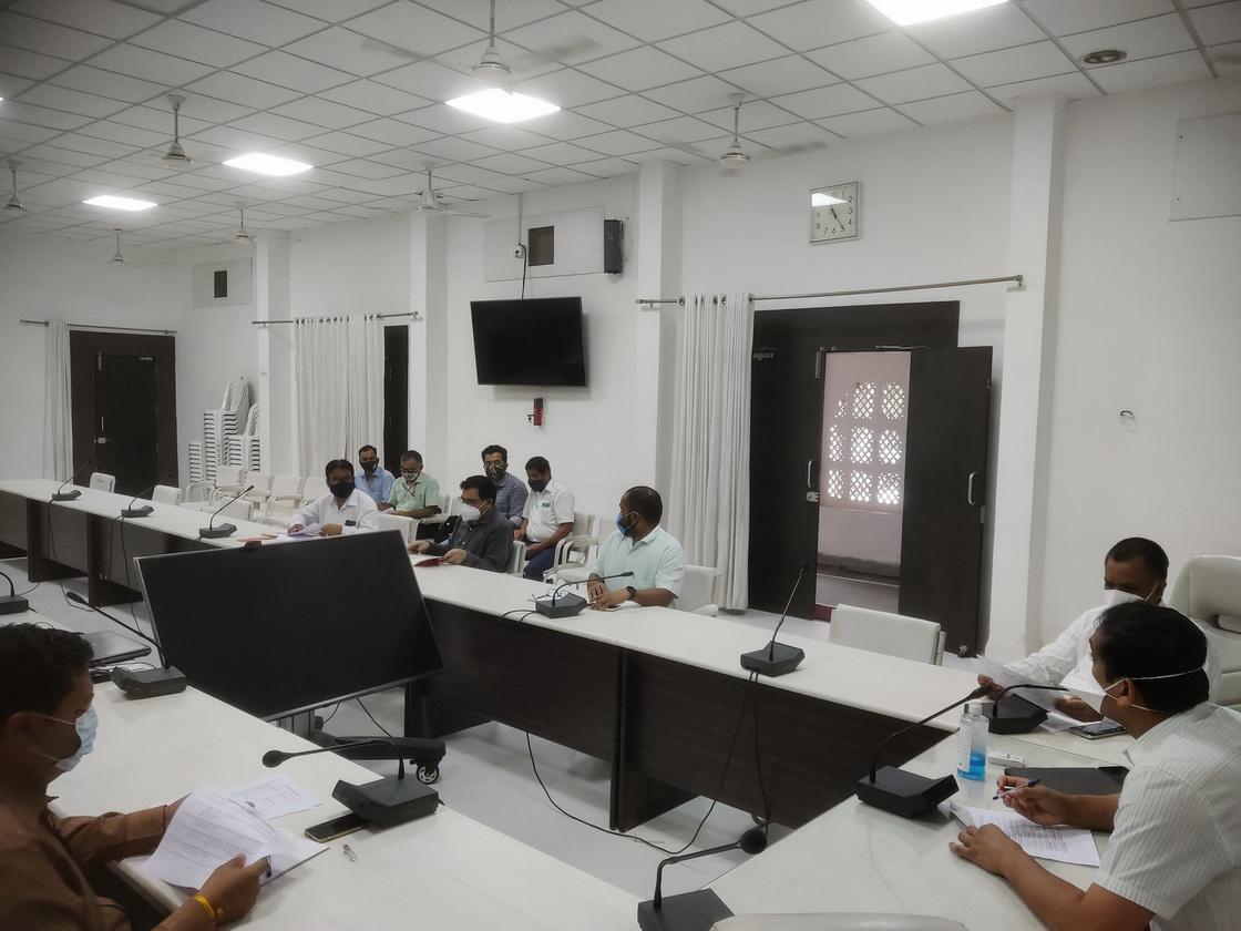 महाकालेश्वर मन्दिर में दर्शनार्थियों के सर्कुलेशन का प्लान तैयार करने के निर्देश - कलेक्टर सिंह