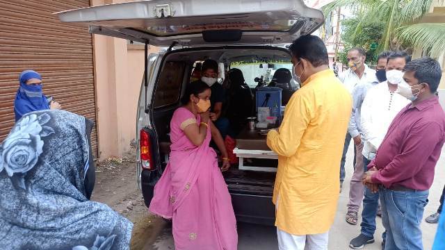 Indore Vaccination : लालवानी की अनोखी पहल, 'वैक्सीन ऑन व्हील्स' की शुरू