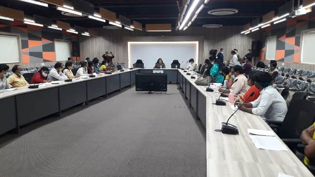 Indore News : नियमित लोन जमा करने वाले हितग्राही को पुनः दिलाए 20 हजार का लोन -आयुक्त