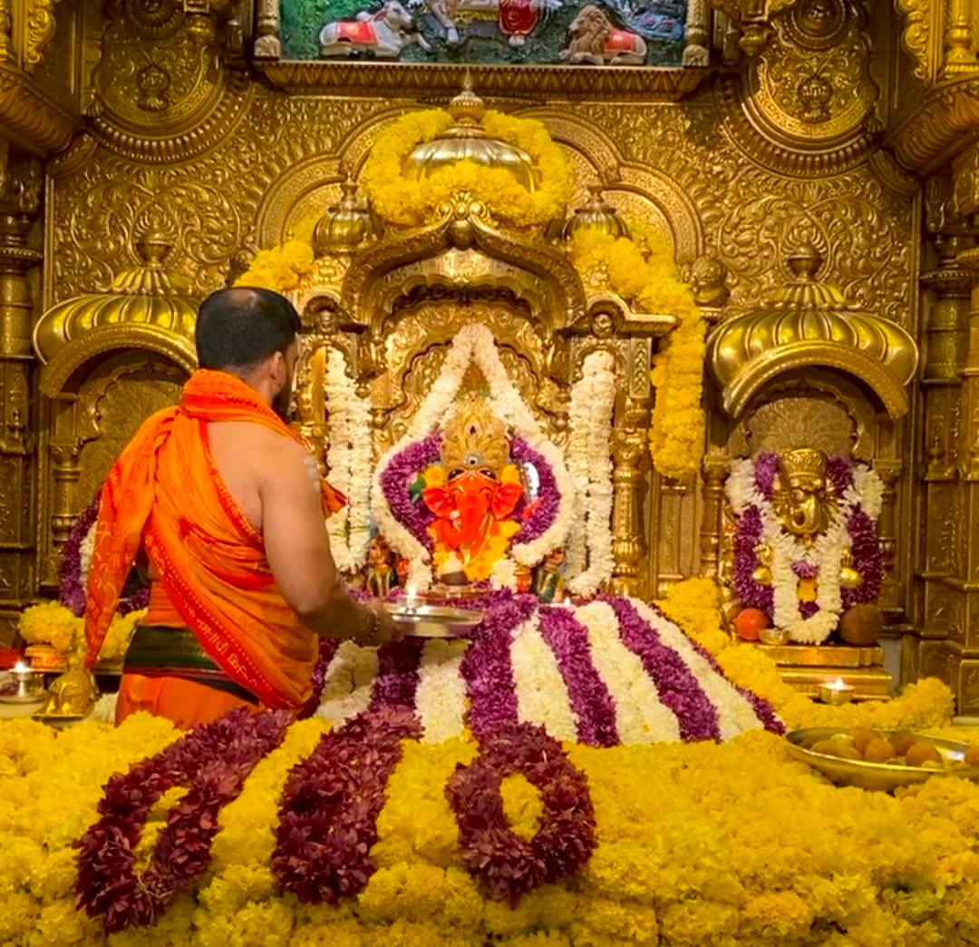 मुंबई: सिद्धिविनायक देव लाइव दर्शन