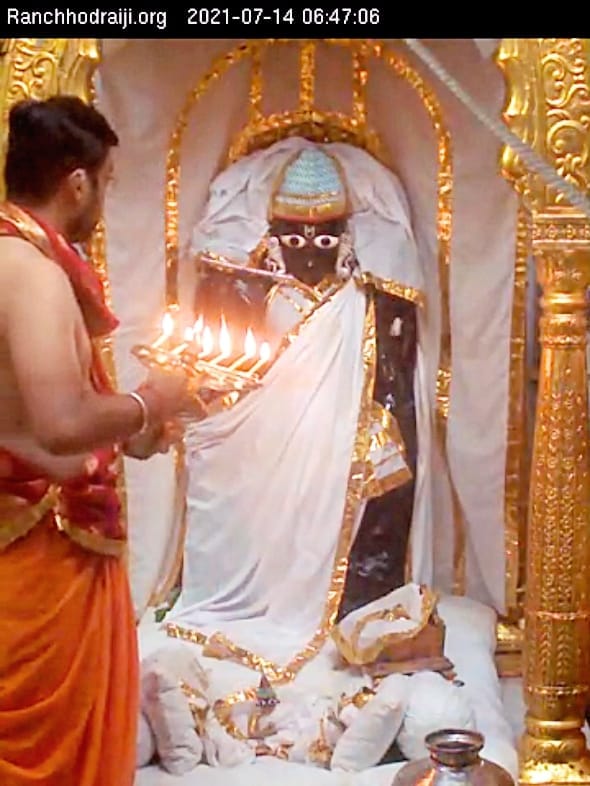 श्रीजी महाराज के मंगला आरती दर्शन