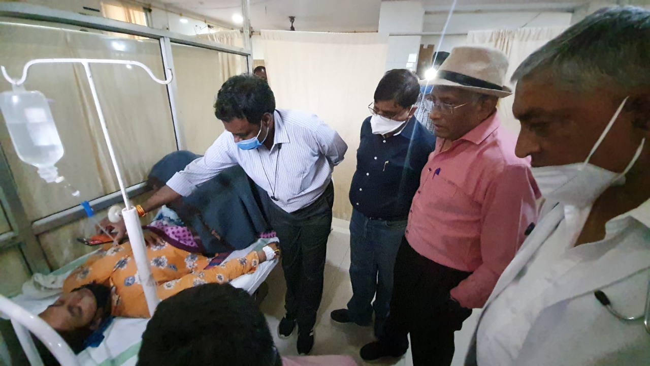 स्वास्थ्य मंत्री ने की रोगियों से बात, सेवाओं के बारे में ली जानकारी