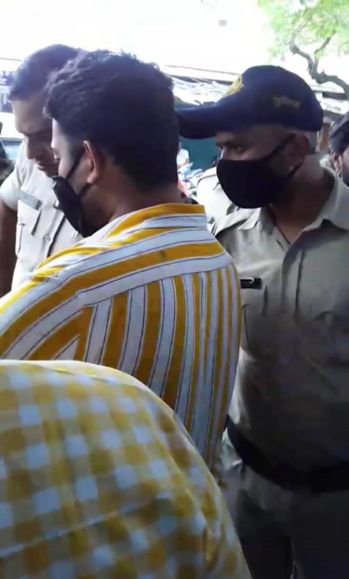 Indore News : बिजली कंपनी का कैम्प पुलिस ने करवाया बंद
