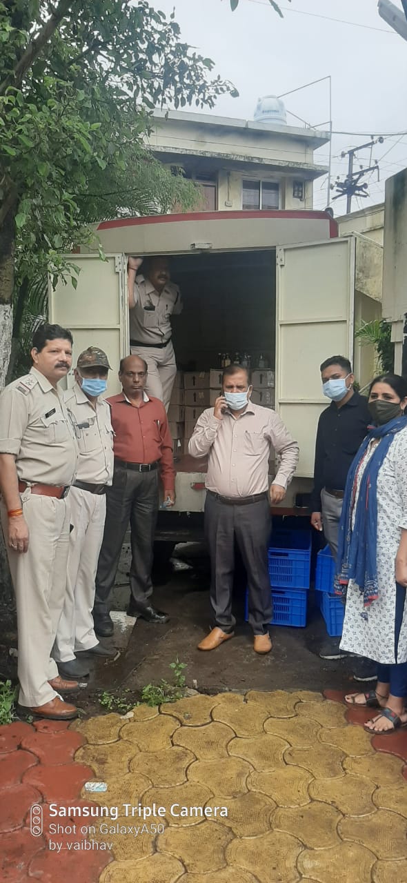 Indore News : आबकारी कार्यवाही की बड़ी कार्यवाही, 13 लाख रुपए की 100 पेटी शराब के साथ वाहन जप्त
