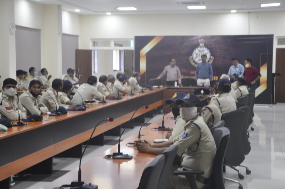 इंदौर न्यूज़ : डायल-100 में कार्यरत पुलिस बल के लिये किया गया प्रशिक्षण कार्यशाला का आयोजन।