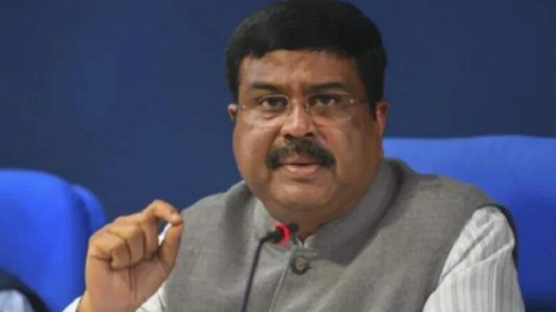 केन्द्रीय शिक्षा मंत्री ने मंत्रालय की विभिन्न डिजिटल शिक्षा पहलों की समीक्षा की