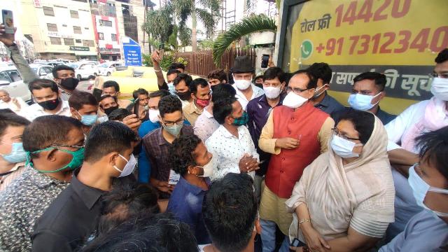 Indore News : शिवराज से मिल खुश हुए ऑटो चालकों ने लगाया मामाजी ज़िंदाबाद का नारा