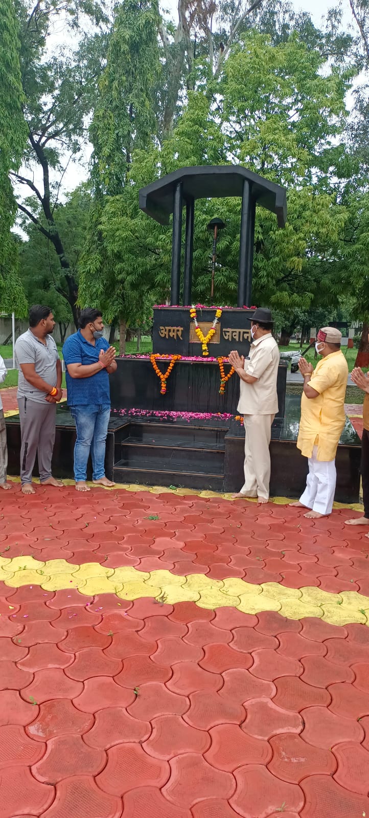 कारगिल दिवस : भाजपा कार्यकर्ताओं ने शहीद सैनिकों को पुष्पांजलि-श्रद्धांजलि अर्पित की l