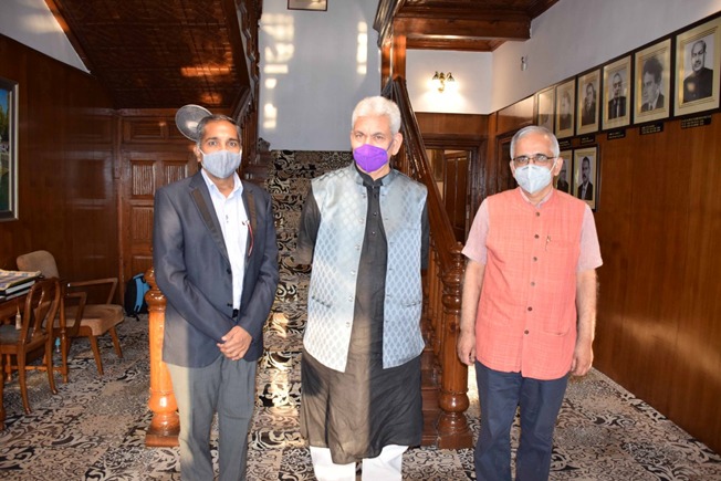 जम्मू-कश्मीर के दौरे पर डॉ.शेखर मांडे, डीजी-सीएसआईआर, इन गतिविधियों का लिया जायजा