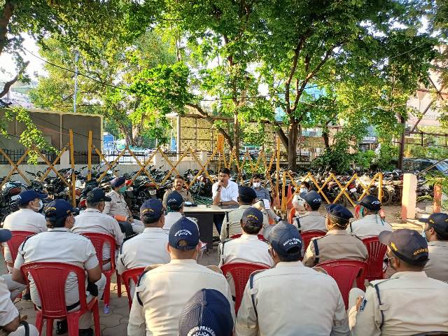 Indore News : थाने की गणना में पुलिसकर्मियों को मिले आवश्यक दिशा निर्देश