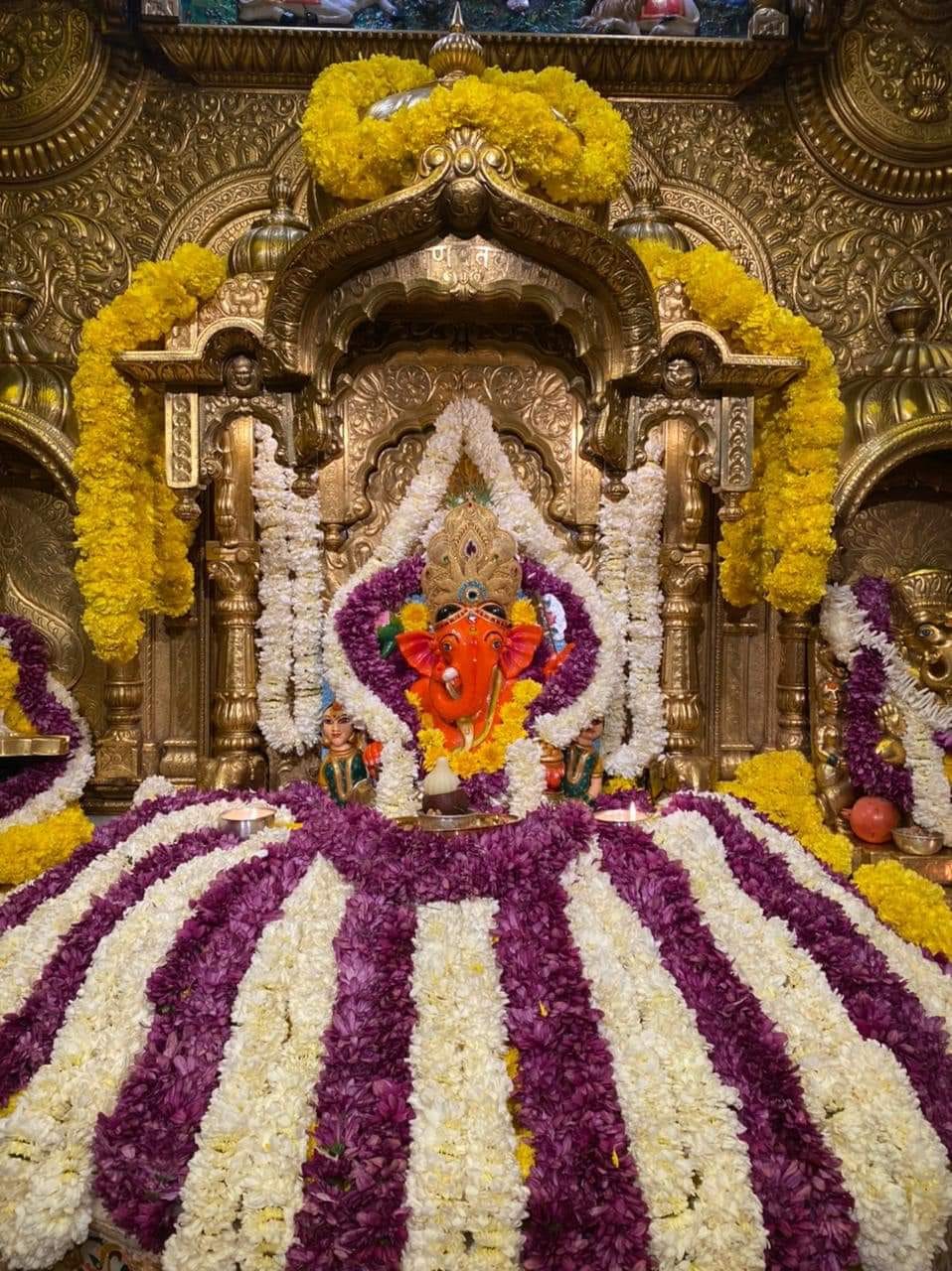 मुंबई: सिद्धिविनायक देव लाइव दर्शन