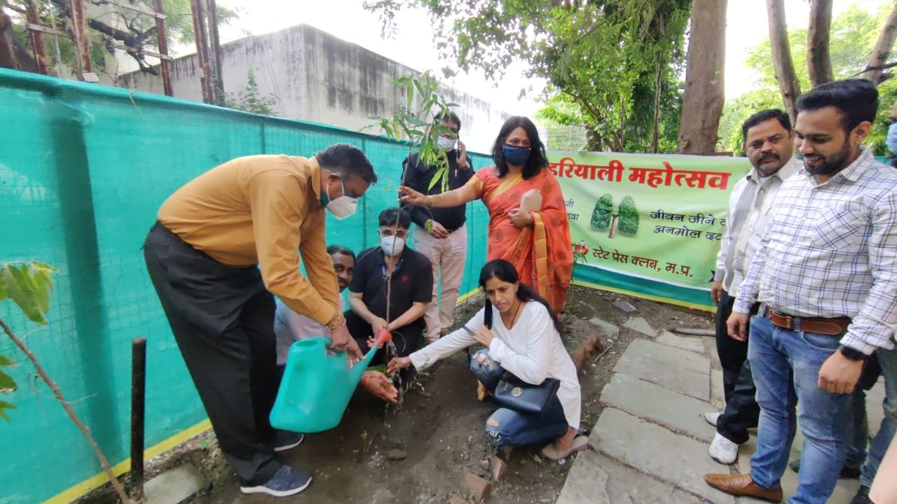कोरोनाकाल में विशेष सेवा देने वाले डॉक्टरों का सम्मान किया 
