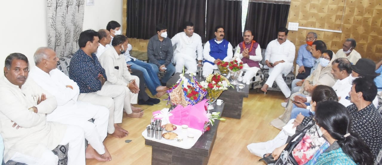 Indore News: गृहमंत्री नरोत्तम मिश्रा का भाजपा कार्यालय आगमन पर किया स्वागत-सत्कार...