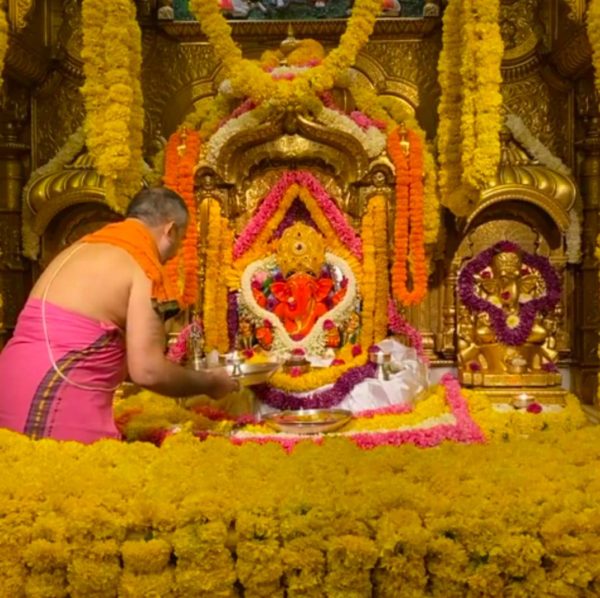 सिद्धिविनायक देव गणेश लाइव दर्शन