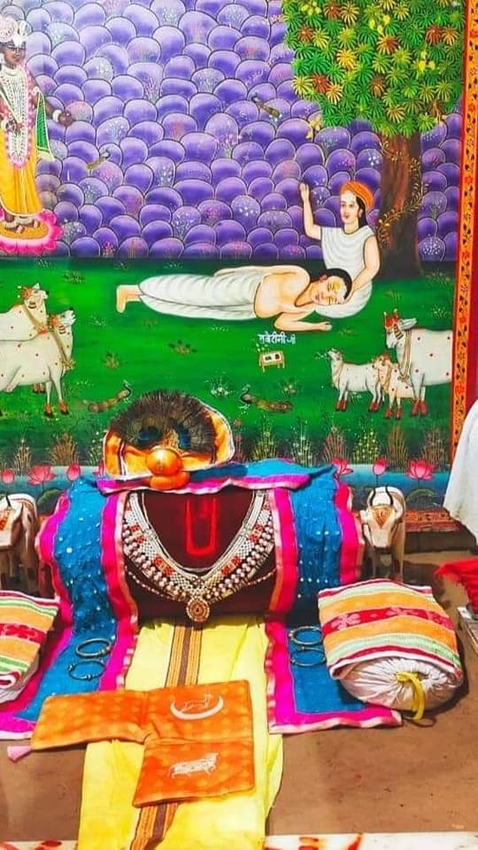 गिरिराज बाबा लाइव दर्शन
