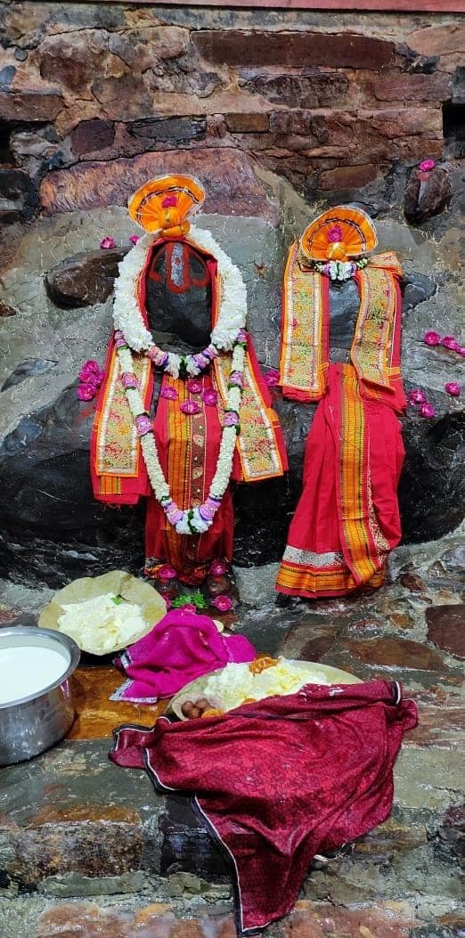 गिरिराज बाबा लाइव दर्शन