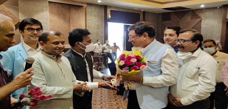 कोरोना वॉरियर्स और इंडेक्स ग्रुप के चेयरमैन को मंत्री सिलावट ने किया सम्मानित