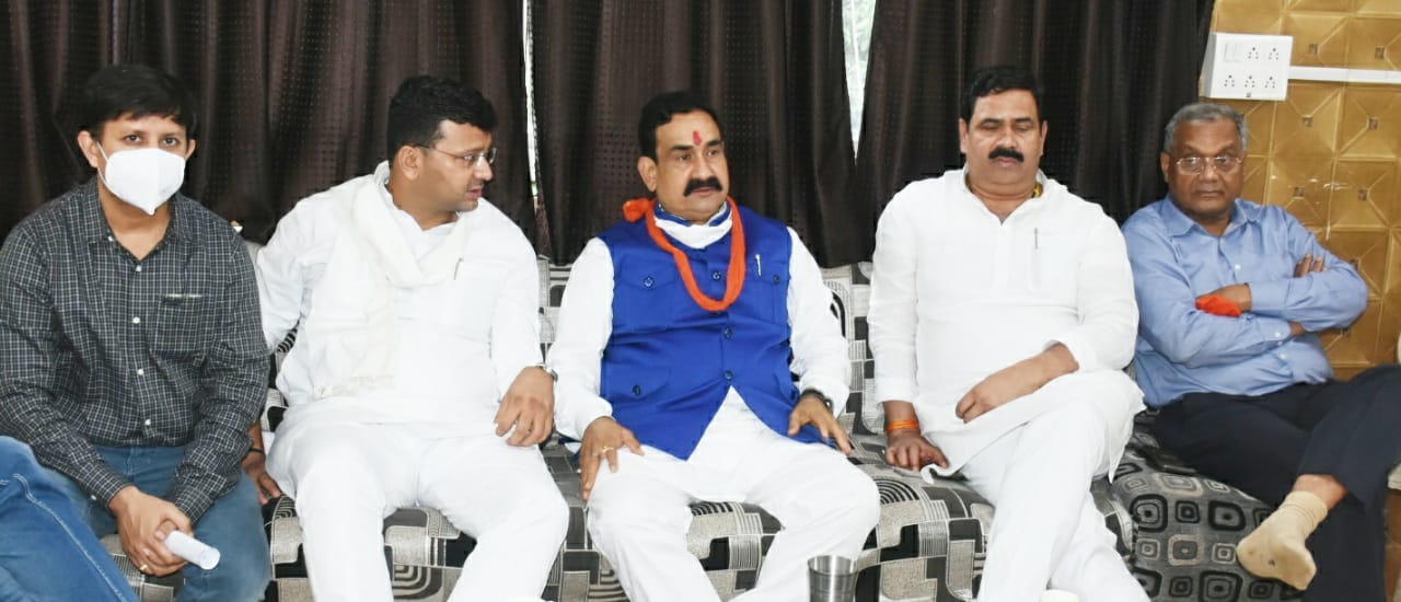Indore News: गृहमंत्री नरोत्तम मिश्रा का भाजपा कार्यालय आगमन पर किया स्वागत-सत्कार...