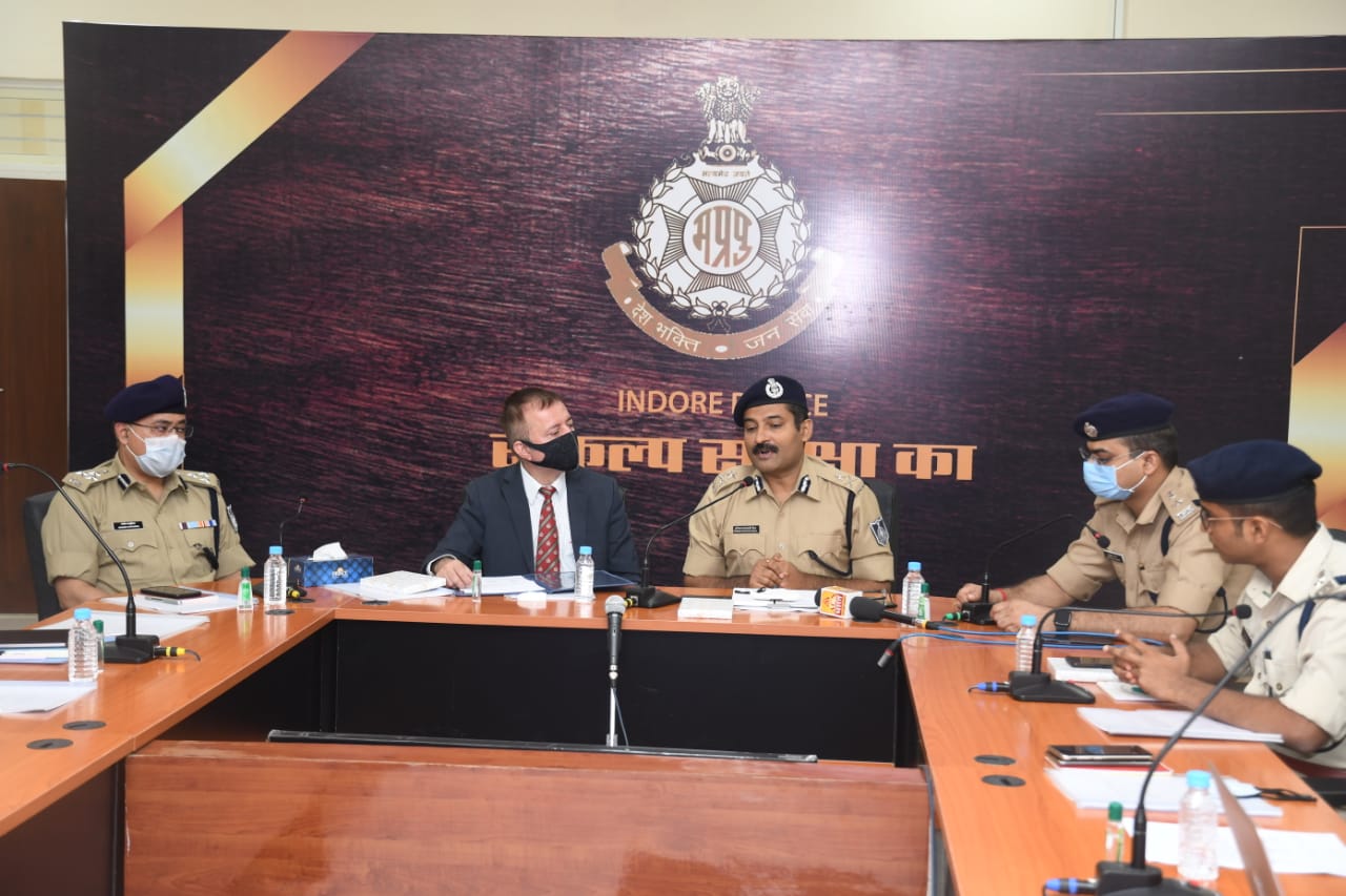 पुलिस की बीट प्रणाली को और बेहतर बनानें हेतु, आईआईएम इन्दौर द्वारा एमओयू साईन