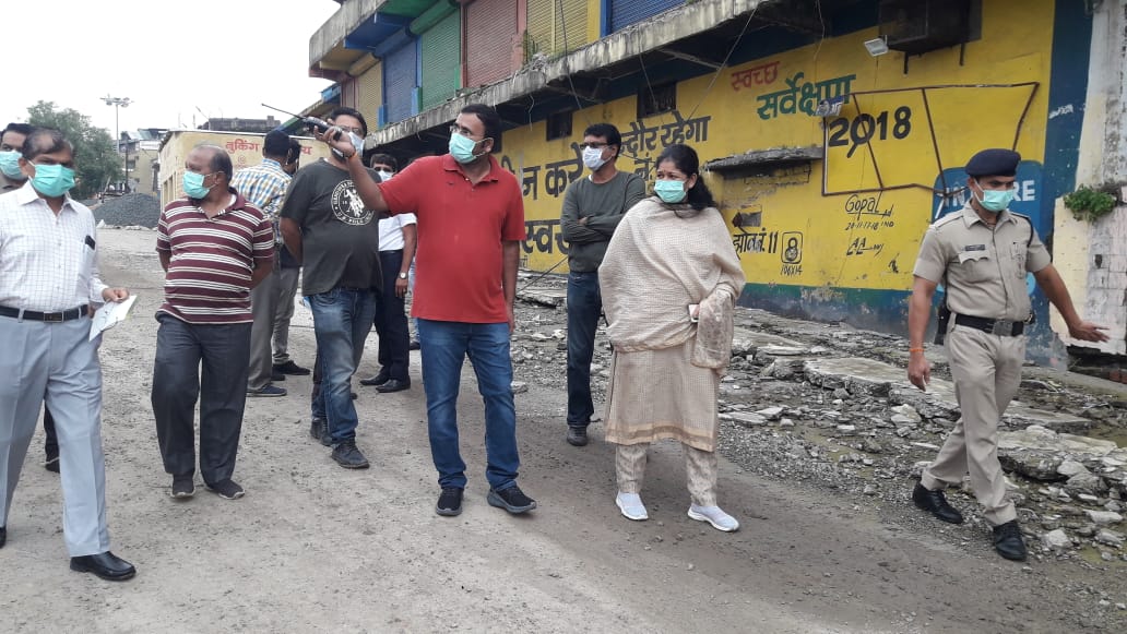 Indore News: अधूरे सरवटे बस स्टैंड का काम देखने पहुंची कमिश्नर
