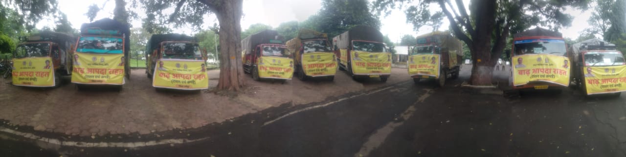 Indore News: बाढ़ पीड़ितों के लिए सिंधिया और सिलावट ने ट्रकों के माध्यम से दी 50 लाख की राहत सामग्री