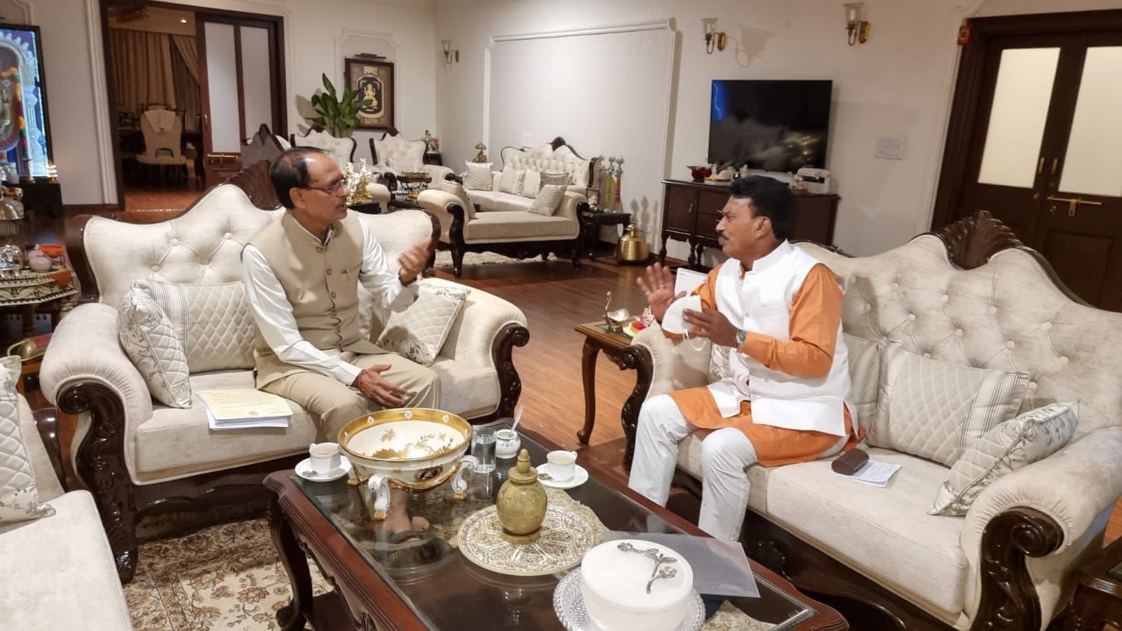 मुख्यमंत्री ने सिलावट से अतिवृष्टि से हुए नुकसान पर की चर्चा, सर्वे टीम के लिए मांगी मदद