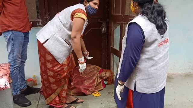 Indore News : सगी बहन ने ही बुजुर्ग महिला का मकान हड़प किया बेसहारा
