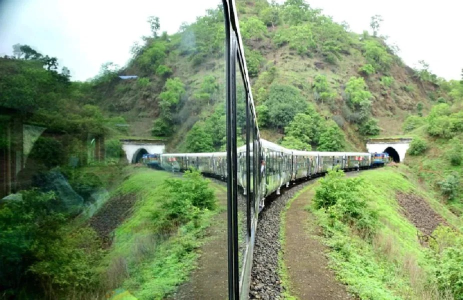 Indore News: छुक-छुक करती हेरिटेज ट्रेन में बैठ कर निहारे मालवा की खूबसूरत वादियां, शुरू हुआ सफर