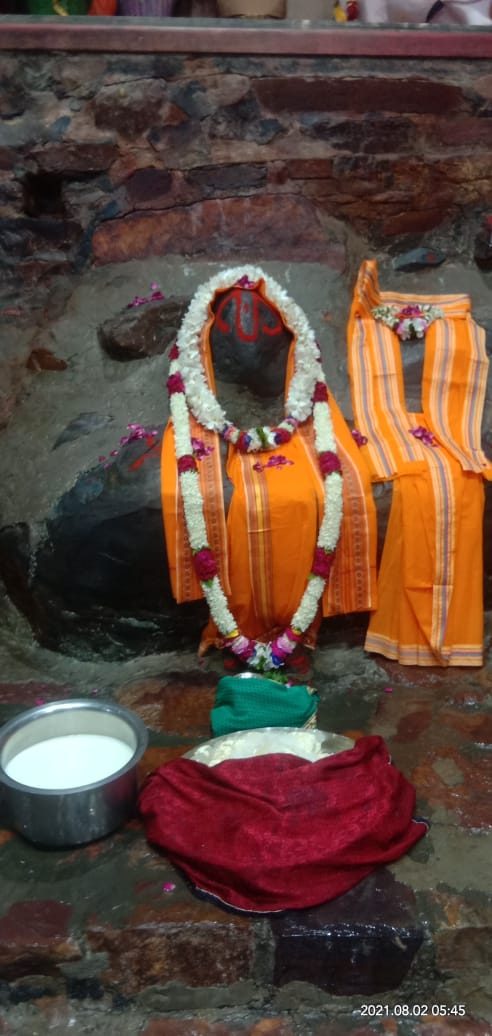 गिरिराज बाबा लाइव दर्शन