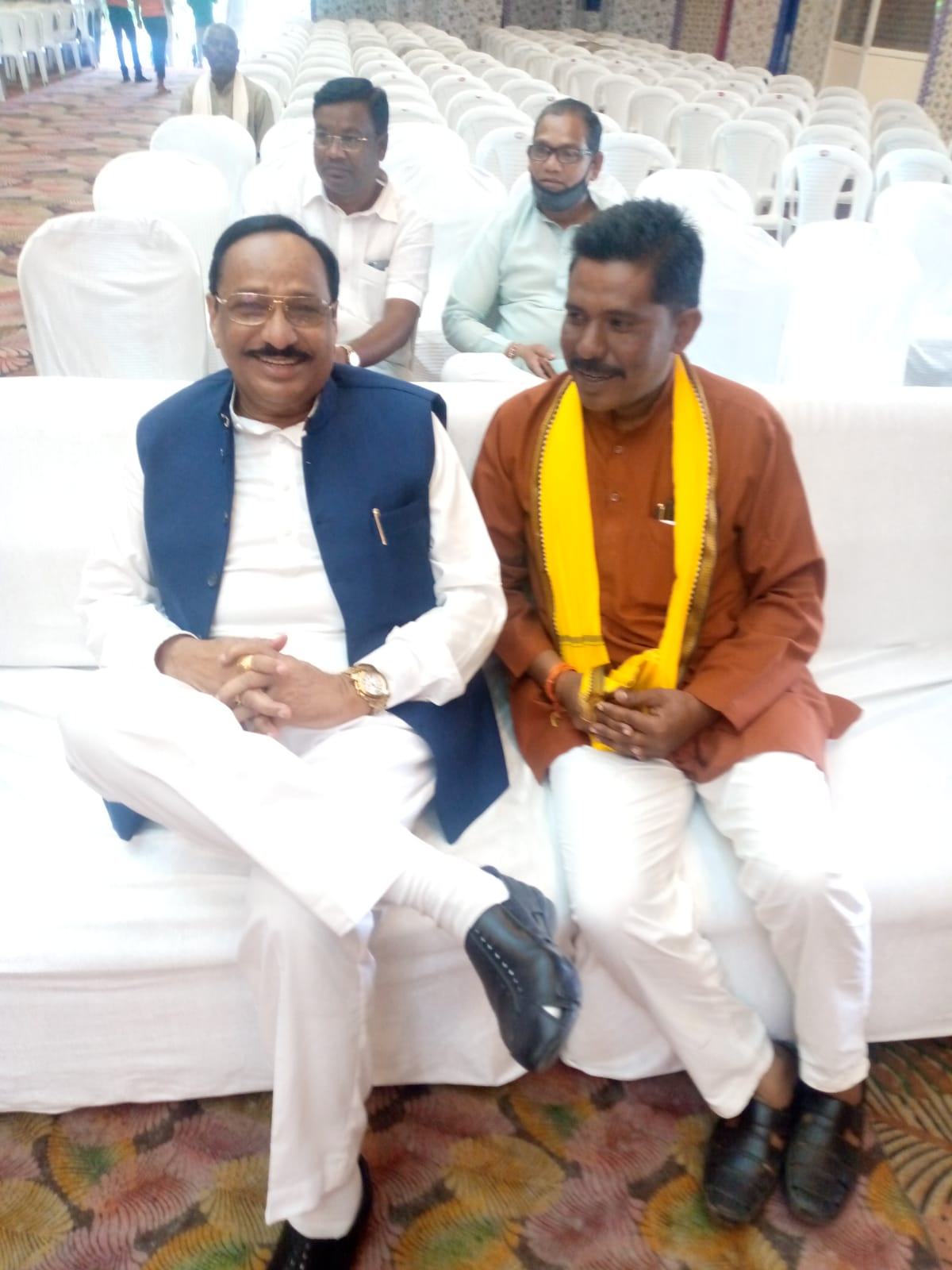 आदिवासी संगठनों की सामूहिक बैठक संपन्न, कमलनाथ भी रहे मौजूद