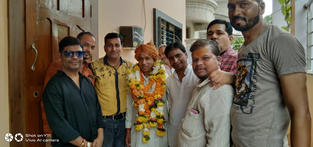 P.S. मंडलोई बने अभिभाषक संघ के अध्यक्ष, फूलों से हुआ स्वागत