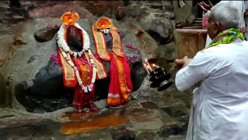 गिरिराज बाबा लाइव दर्शन