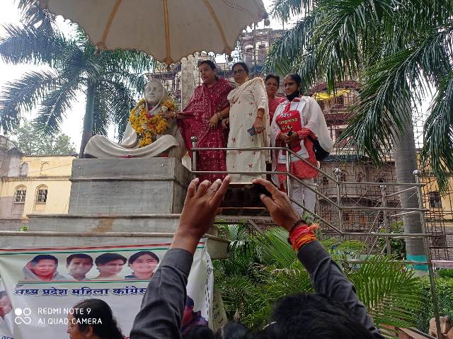 भाजपाराज में महिलाओं की रसोई पड़ी फीकी -डॉ. अर्चना जायसवाल