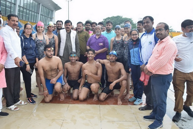 खिलाड़ियों के लिये अन्तर्राष्ट्रीय स्तर का स्वीमिंग पुल शरू