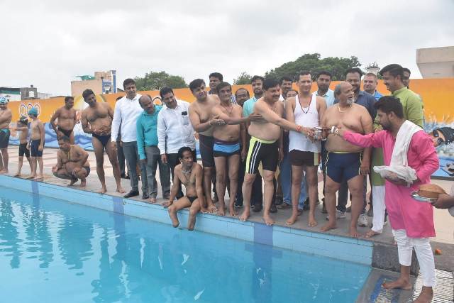 खिलाड़ियों के लिये अन्तर्राष्ट्रीय स्तर का स्वीमिंग पुल शरू
