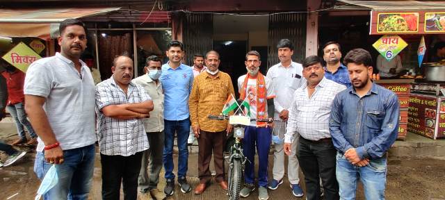 साईकिल से भारत यात्रा पर निकले योगाचार्य लखानी का BJP कार्यालय पर स्वागत