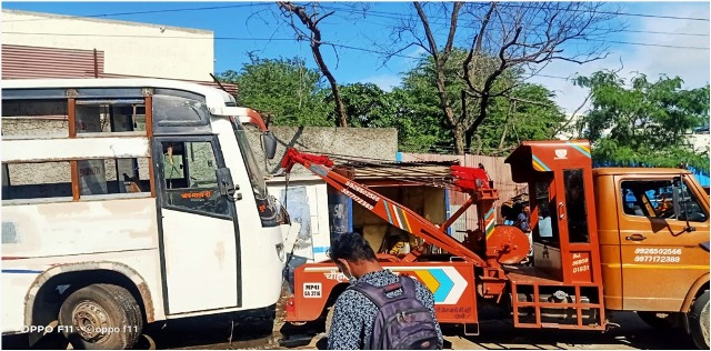 Indore News : नो पार्किंग में वाहन लगाने वालों के खिलाफ कार्यवाही जारी