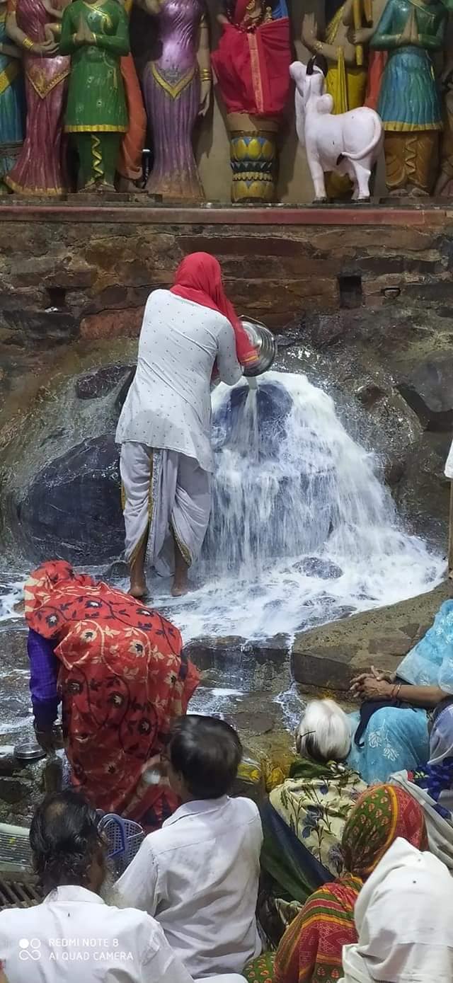 गिरिराज बाबा लाइव दर्शन
