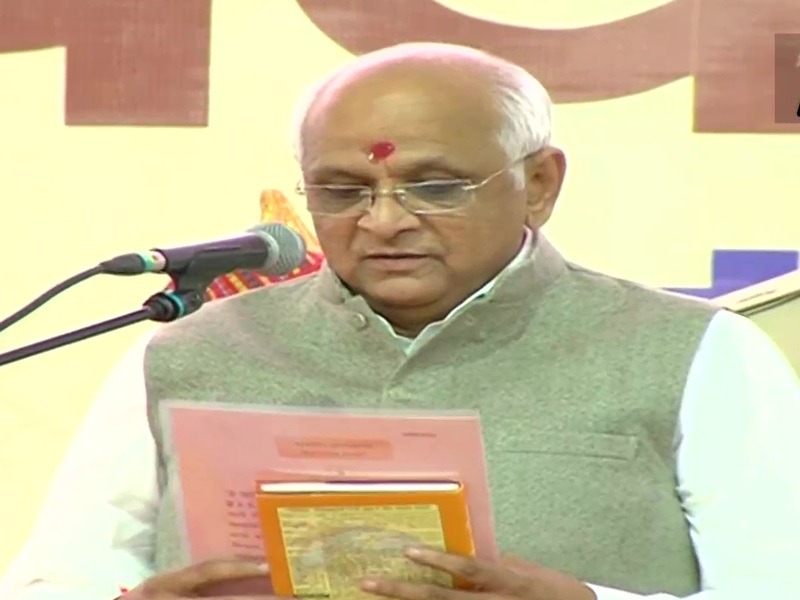 Live Update: गुजरात के नए सीएम बने भूपेंद्र पटेल, कई नेताओं की मौजूदगी में ली शपथ