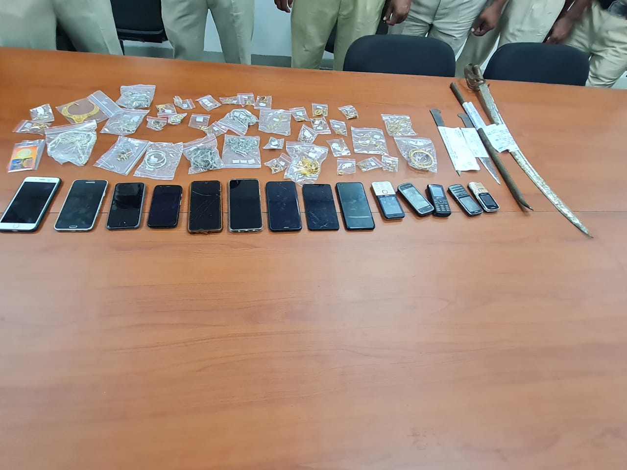 Indore: वारदात को अंजाम देने से पहले ही धराए बदमाश