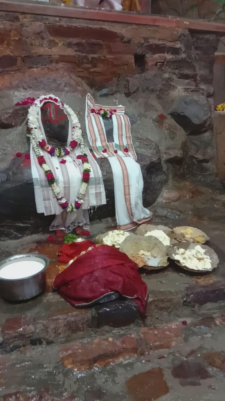 गिरिराज बाबा लाइव दर्शन