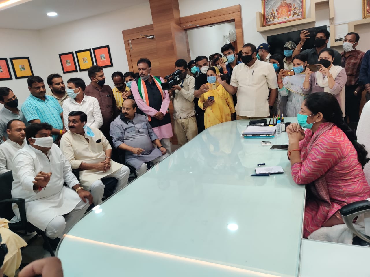 Indore News : शहर में फैल रहे, डेंगु, मलेरिया को लेकर कांग्रेस का प्रतिनिधि मंडल निगमायुक्त से मिला
