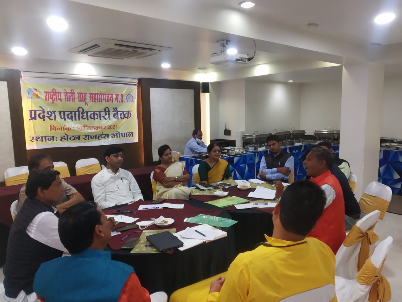 MP News : भोपाल में हुई राष्ट्रीय तेली साहू महासंगठन की बैठक, विभिन्न बिन्दुओ पर हुई चर्चा