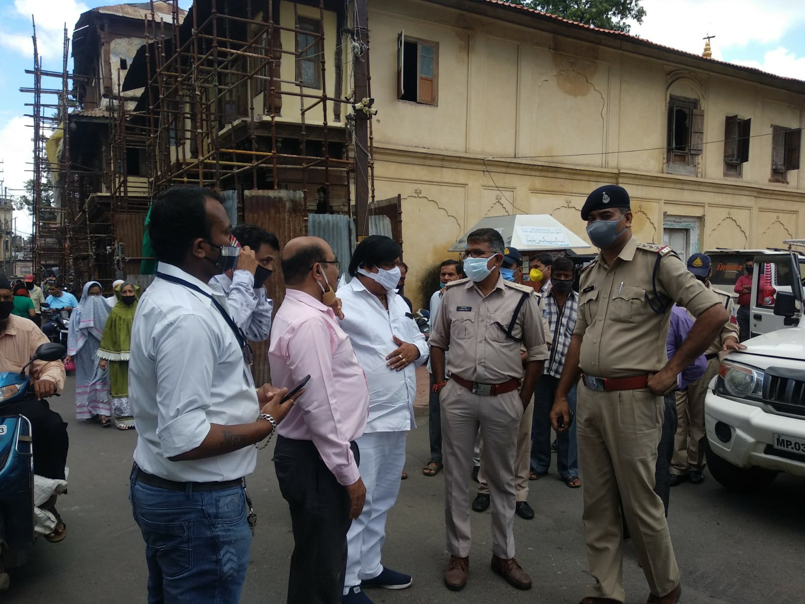 Indore News: एडिशनल एसपी ने राजबाड़ा क्षेत्र में किया दौरा, सड़क अवरुद्धता के खिलाफ करेंगे कार्यवाही